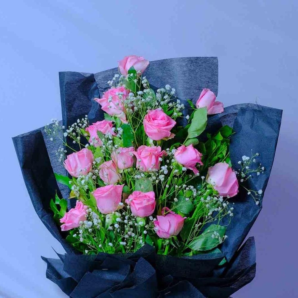 pink rose bouquet with  black paper 