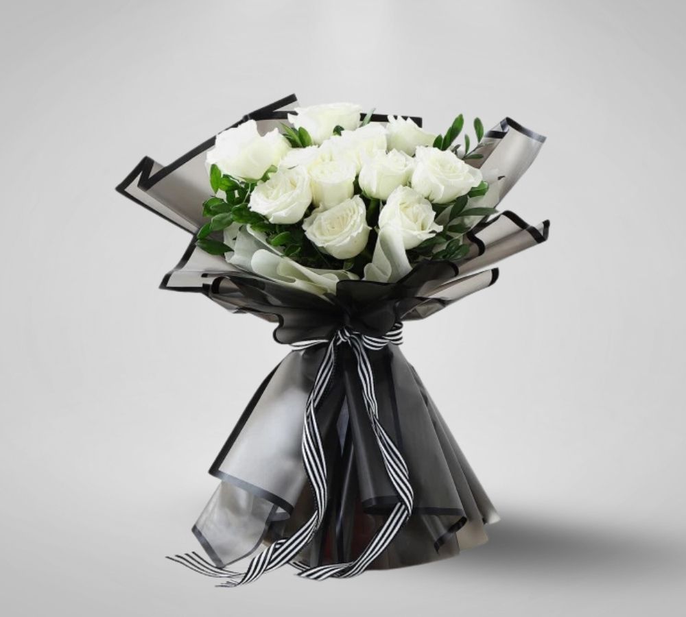  Vanilla chocolate with white flower bouquet 