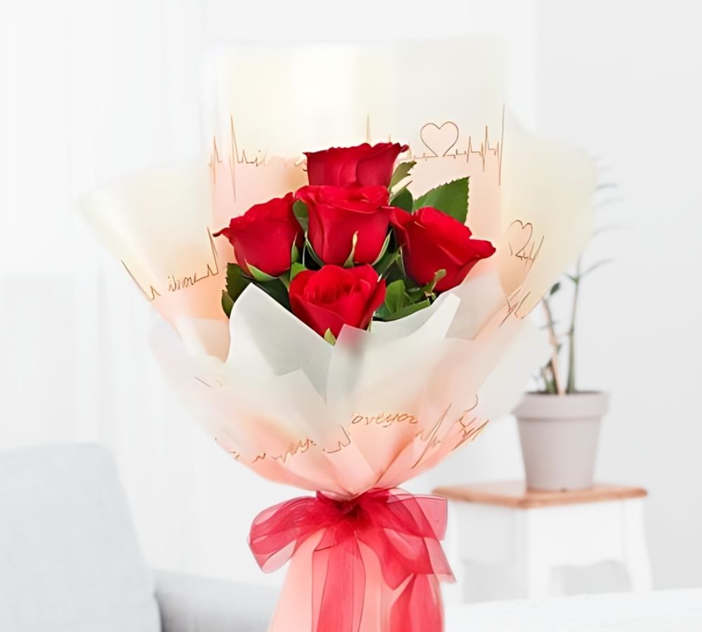  Red velvet cake and romantic rose bouquet 