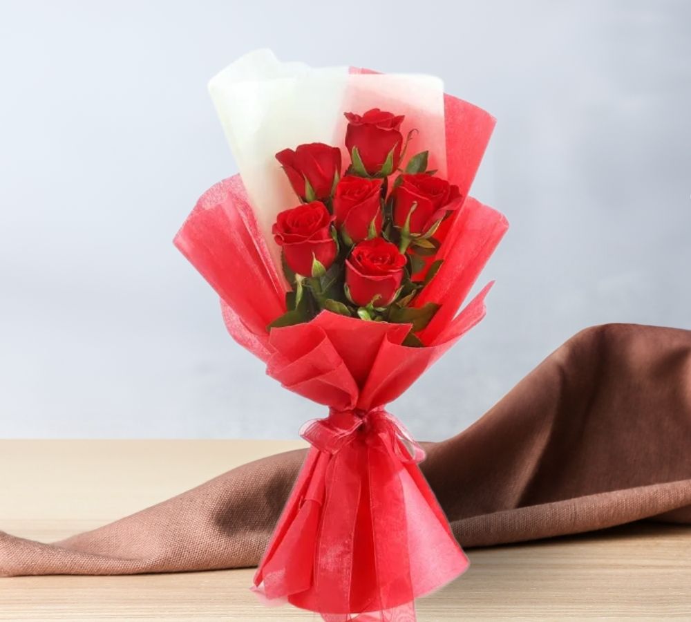  Red velvet cake with red rose bouquet 